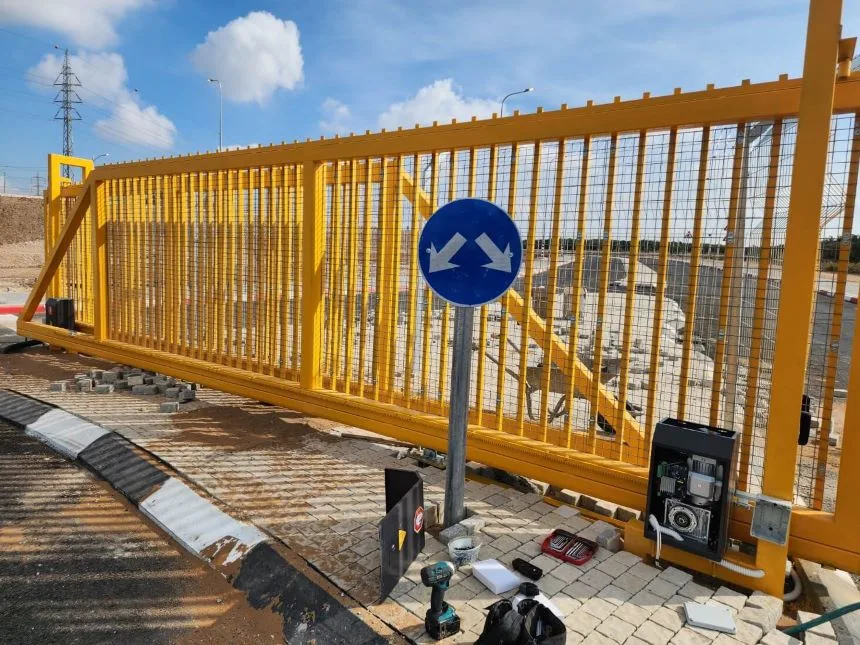 התקנת שערי כניסה כבדים